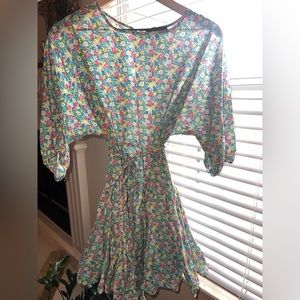 Short Spring dress with 3/4 sleeves and tie around the waist